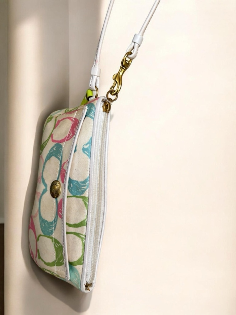 a vintage Coach Y2K pastel scribble wristlet ivory Canvas bag - Picture 16 of 16